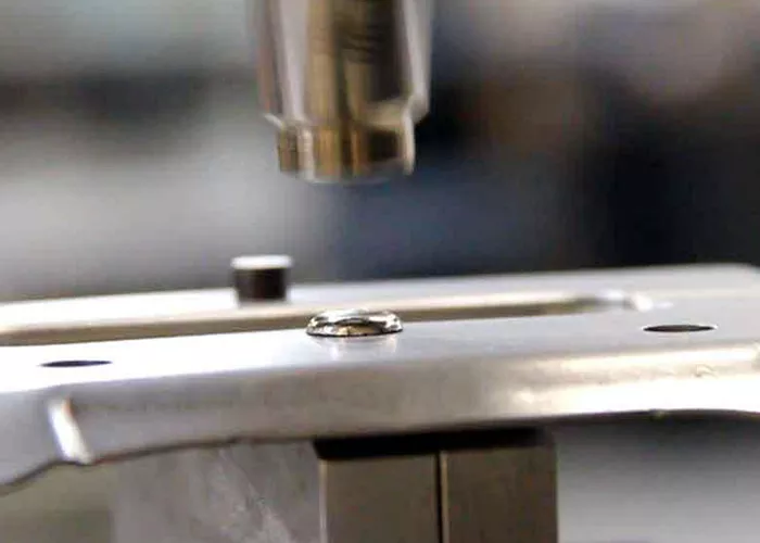 Заклёпка листового металла