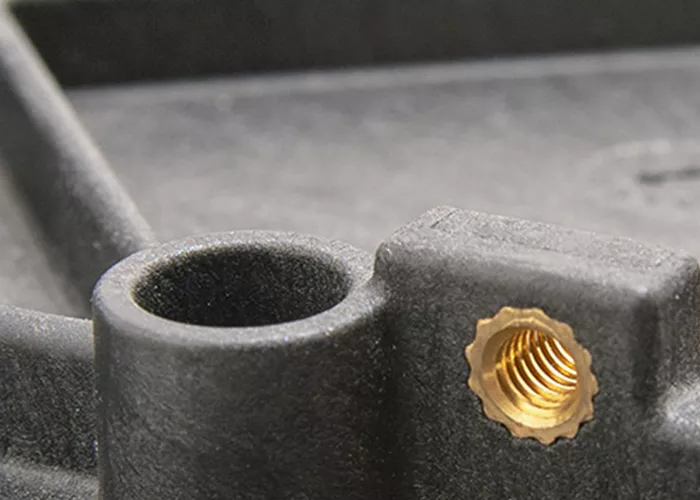 Услуга литья с закладными элементами