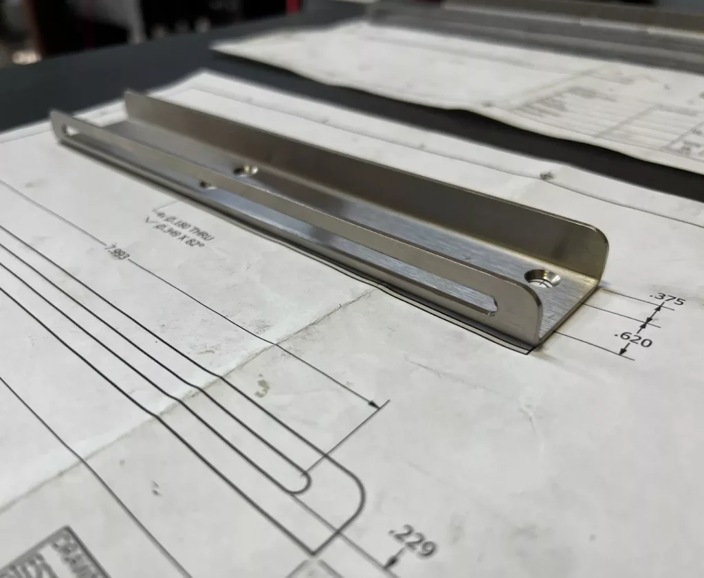 услуга DFM по изготовлению деталей из листового металла xtmade